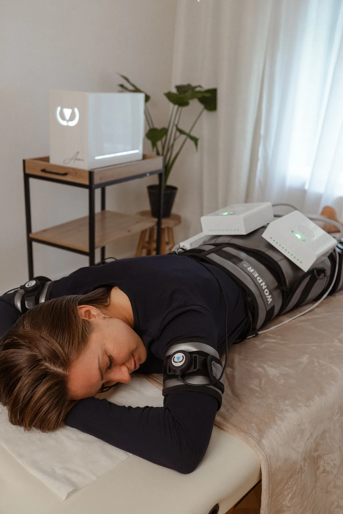 Klientka během procedury WONDER AXON ve Formovně